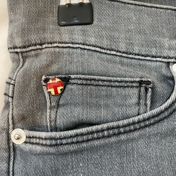 HUDSON Gray Washed Out Skinny Leg Jeans - Picture 8 of 8